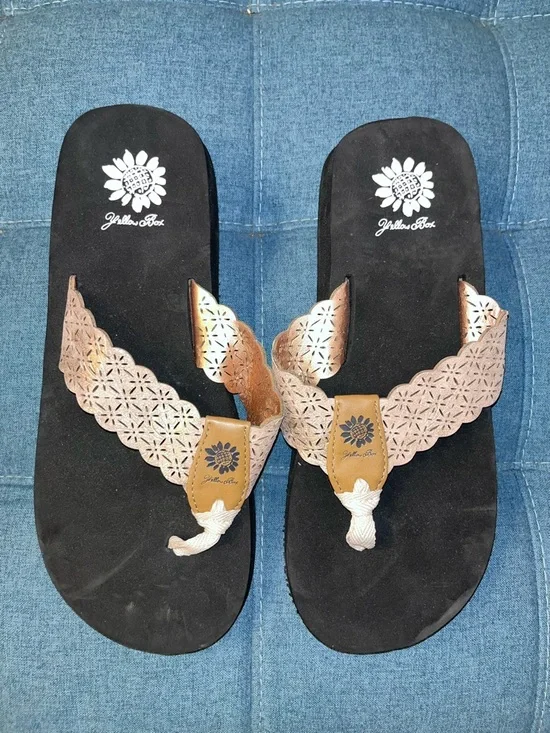 Yellow Box Flip Flops Tranquil Starburst Cut Out Shimmer Size 9 - Picture 2 of 6